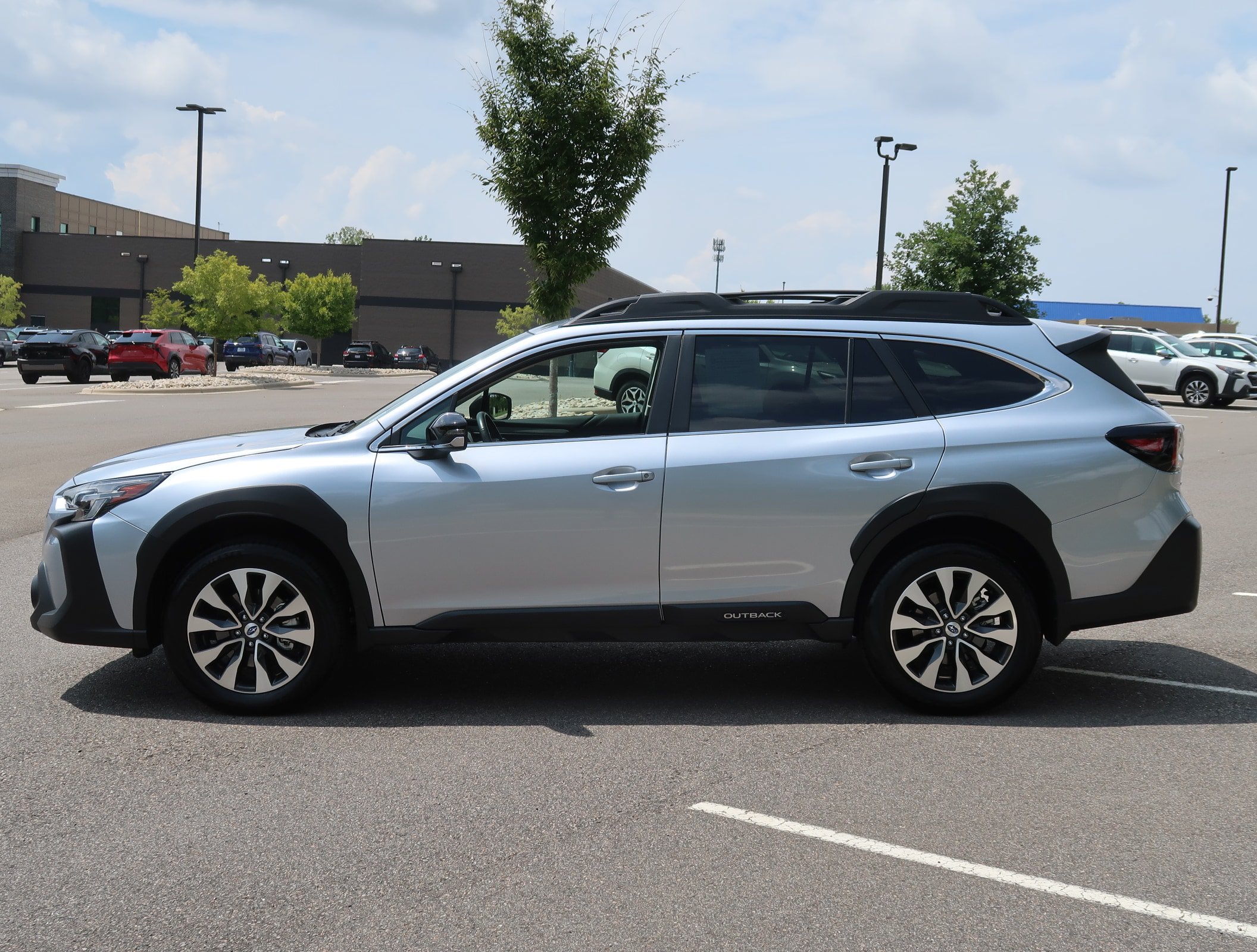 Used 2025 Subaru Outback Limited w/ Popular Package #2 AWD/4WD image 5