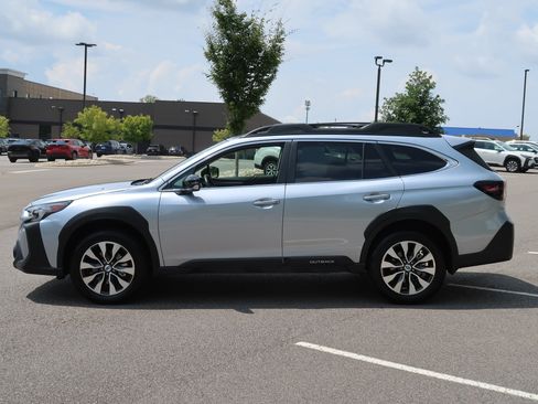 Used 2025 Subaru Outback Limited w/ Popular Package #2 AWD/4WD image 5