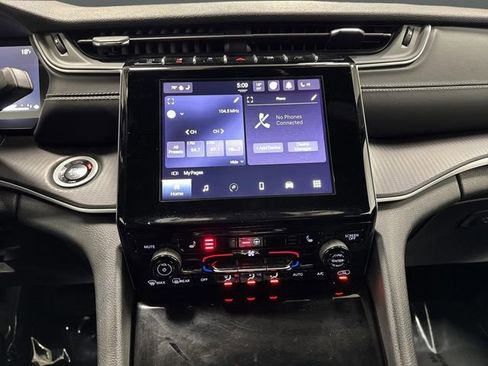 Used 2024 Jeep Grand Cherokee Altitude image 9