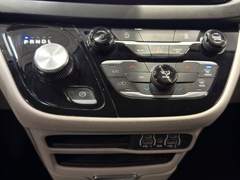 Used 2024 Chrysler Voyager LX FWD image 32