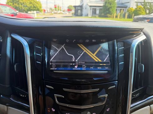 Used 2018 Cadillac Escalade ESV Premium Luxury w/ LPO, Radiant Package AWD/4WD image 15