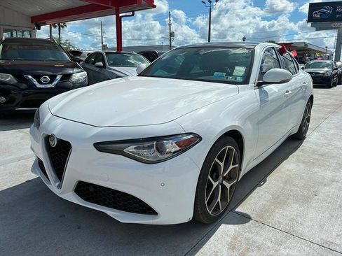 Used 2020 Alfa Romeo Giulia Ti w/ Active Blind Spot Package AWD/4WD image 4