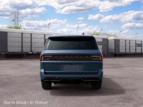 New 2027 Lincoln Navigator Reserve AWD/4WD image 32