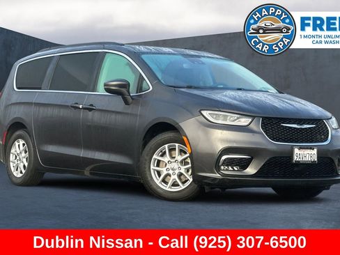 Used 2022 Chrysler Pacifica Touring-L FWD image 1