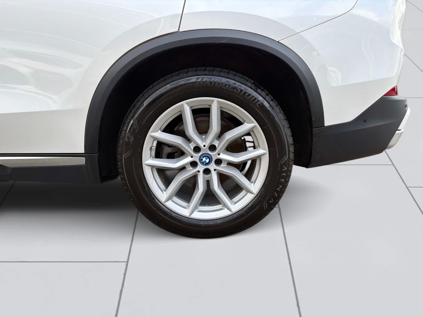 Used 2023 BMW X5 xDrive45e w/ Parking Assistance Package AWD/4WD image 10