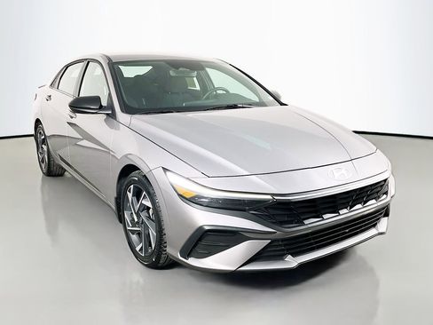 Used 2025 Hyundai Elantra Sport image 4