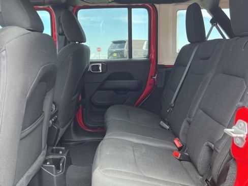 Used 2020 Jeep Wrangler Unlimited Sahara image 10