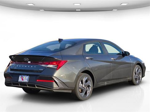 New 2025 Hyundai Elantra SEL image 7