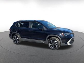 Used 2025 Volkswagen Taos SE video 2