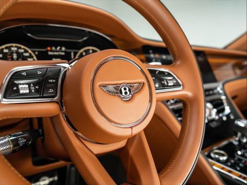 Used 2021 Bentley Flying Spur V8 image 19