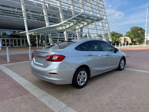 Used 2019 Chevrolet Cruze LS FWD image 3