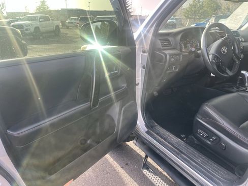 Used 2018 Toyota 4Runner TRD Off-Road Premium image 10