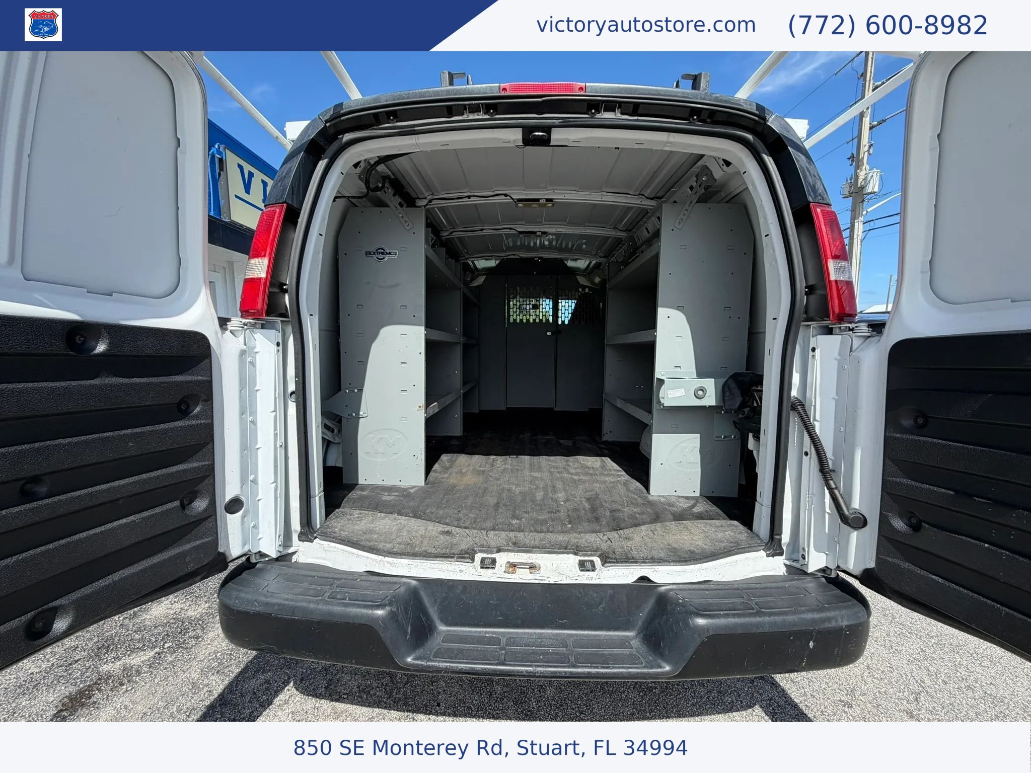 Used 2017 Chevrolet Express 2500 RWD image 16