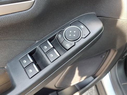 Used 2022 Ford Escape SE w/ SE Sport Appearance Package FWD image 10