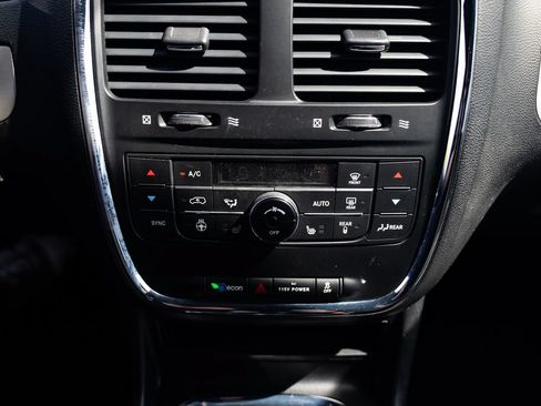 Used 2017 Dodge Grand Caravan GT FWD image 16