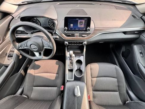 Used 2024 Nissan Altima 2.5 SV FWD image 2