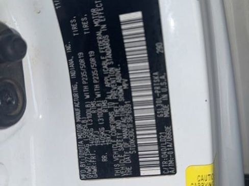 Used 2015 Toyota Sienna SE image 40