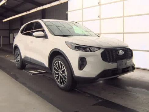 Used 2025 Ford Escape SE image 2