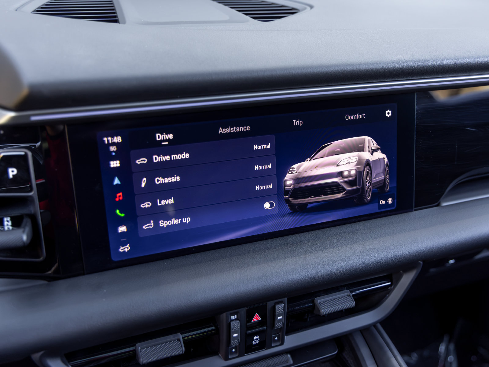Certified 2025 Porsche Macan Electric RWD image 39