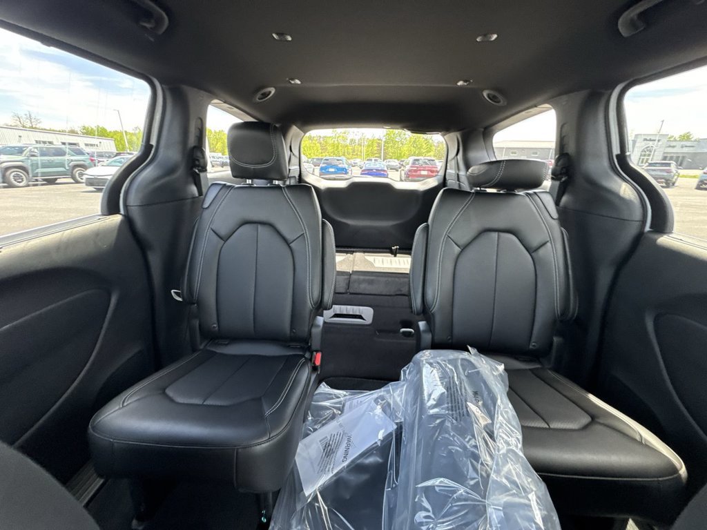 New 2027 Chrysler Pacifica Select AWD/4WD image 13