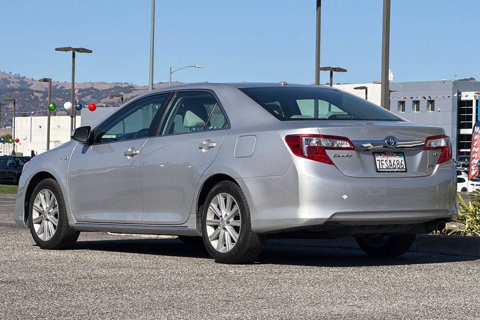 Used 2014 Toyota Camry XLE w/ Convenience Package FWD image 6