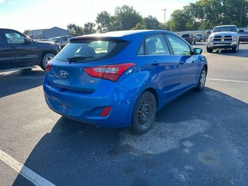 Used 2017 Hyundai Elantra GT FWD image 2