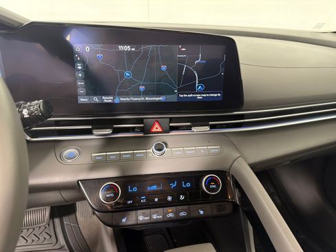 Used 2025 Hyundai Elantra SEL FWD image 15
