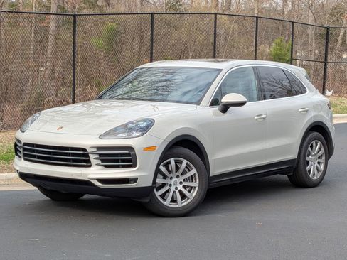 Certified 2021 Porsche Cayenne image 1