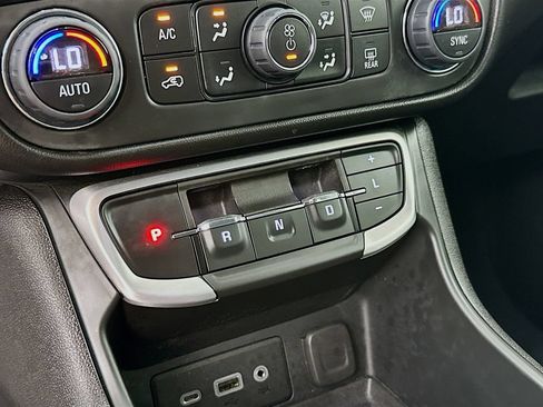 Used 2024 GMC Terrain SLE w/ Driver Convenience Package AWD/4WD image 24