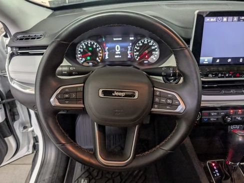 Used 2022 Jeep Compass Limited w/ Sun and Sound Group AWD/4WD image 18