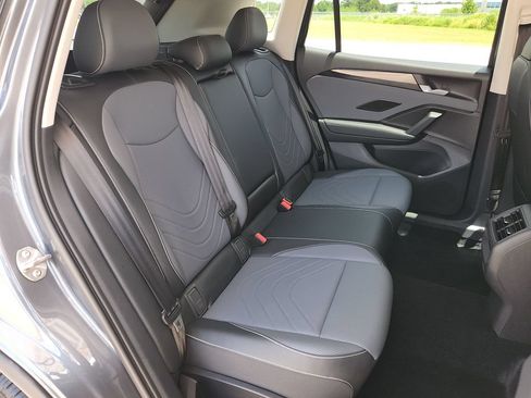 Used 2026 Volkswagen Tiguan SE AWD/4WD image 15