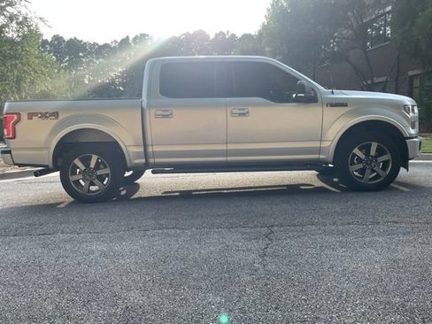 Used 2017 Ford F150 XLT w/ Equipment Group 302A Luxury AWD/4WD image 4