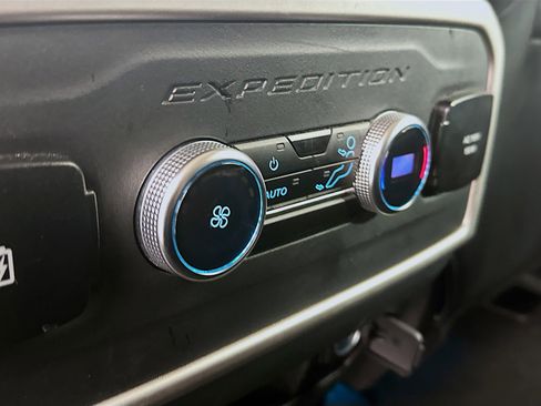 Used 2024 Ford Expedition XLT image 27