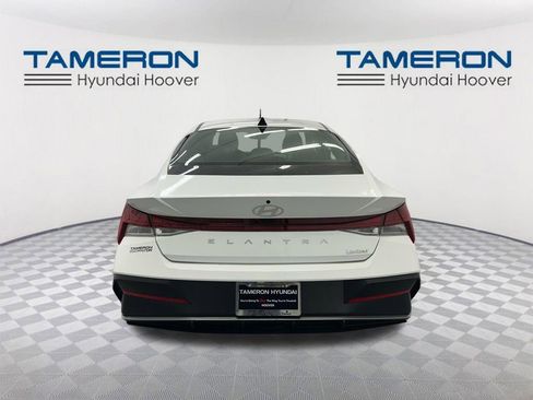 Used 2025 Hyundai Elantra Limited image 4