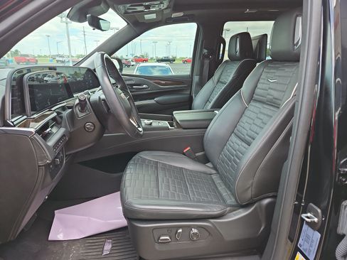 Used 2024 Cadillac Escalade Sport Platinum w/ LPO, ONYX Package AWD/4WD image 7