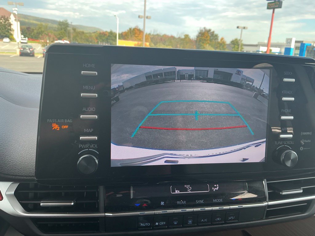Used 2024 Toyota Sienna LE AWD/4WD image 18