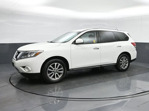 Used 2015 Nissan Pathfinder S image 3