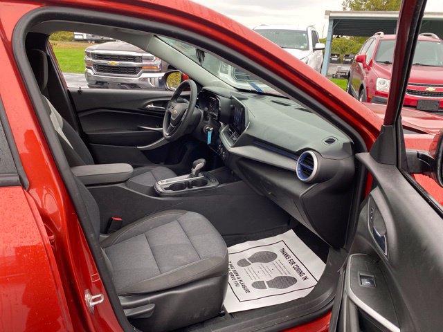 Used 2024 Chevrolet Trax LS w/ LS Convenience Package FWD image 16