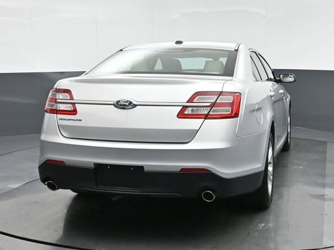 Used 2017 Ford Taurus SE image 6