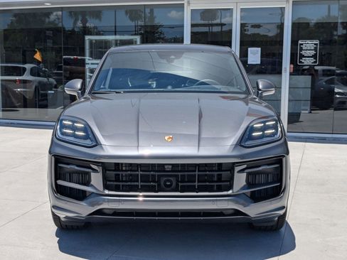 New 2025 Porsche Cayenne Coupe image 6