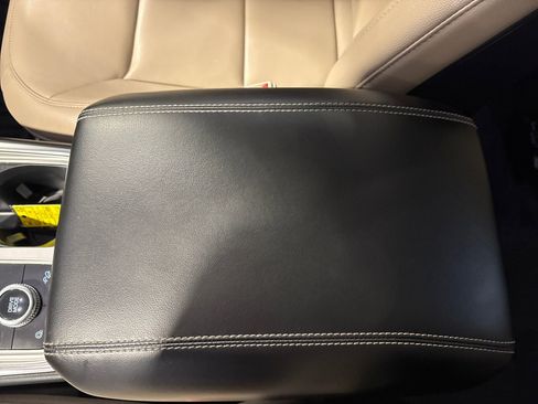 Used 2020 Ford Explorer XLT w/ Equipment Group 202A image 26