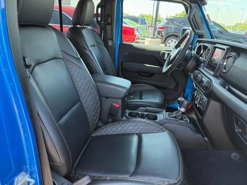 Used 2023 Jeep Gladiator Overland AWD/4WD image 6