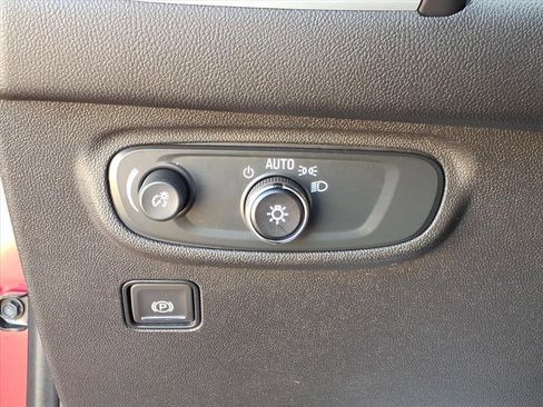 Used 2021 GMC Terrain SLE w/ Driver Convenience Package image 16