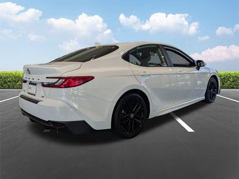Used 2025 Toyota Camry SE FWD image 5