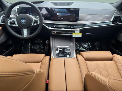 Used 2026 BMW X5 xDrive50e w/ M Sport Package AWD/4WD image 8