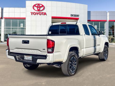 Used 2020 Toyota Tacoma SR5 RWD image 7