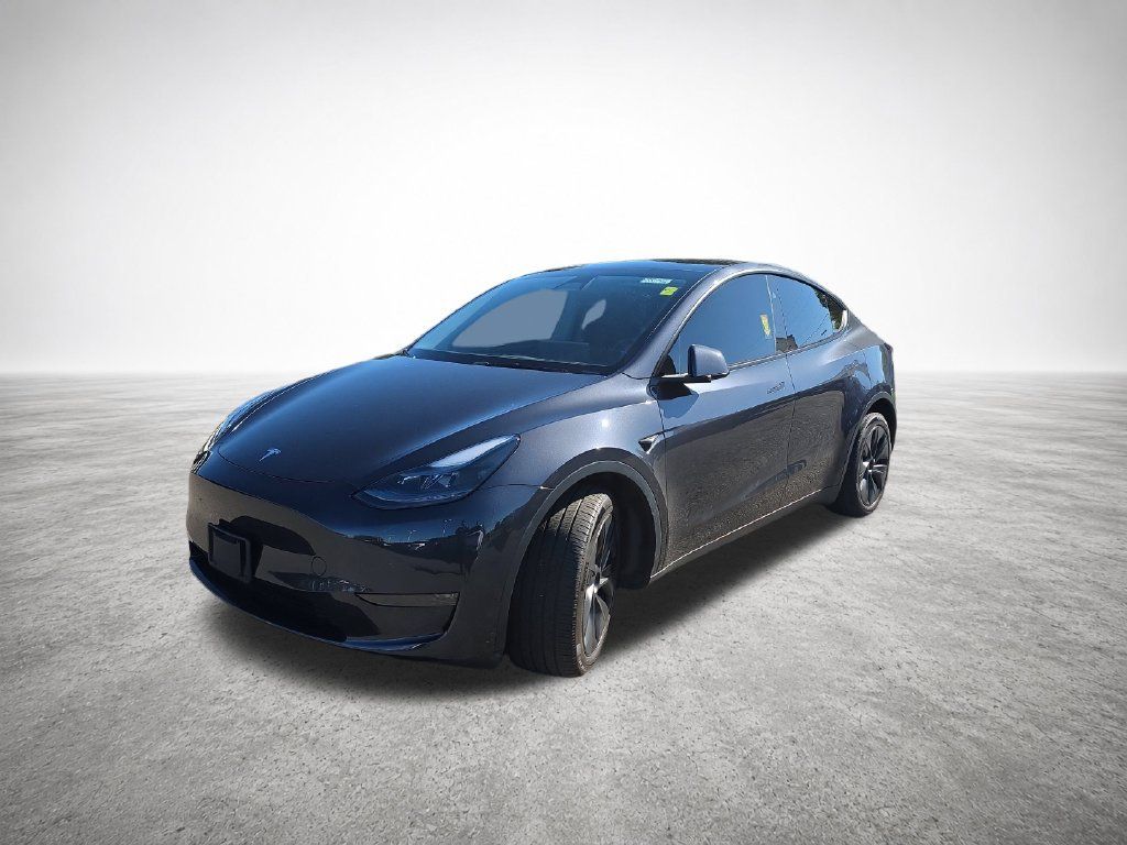 Used 2024 Tesla Model Y Long Range AWD/4WD image 3