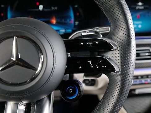 Used 2025 Mercedes-Benz GLS 63 AMG 4MATIC image 23