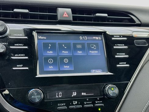 Used 2019 Toyota Camry SE FWD image 9