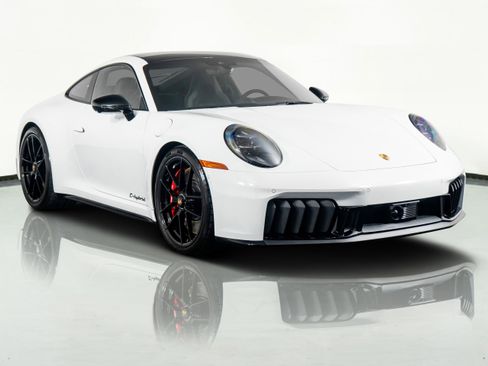 Used 2026 Porsche 911 Carrera GTS w/ Premium Package image 4